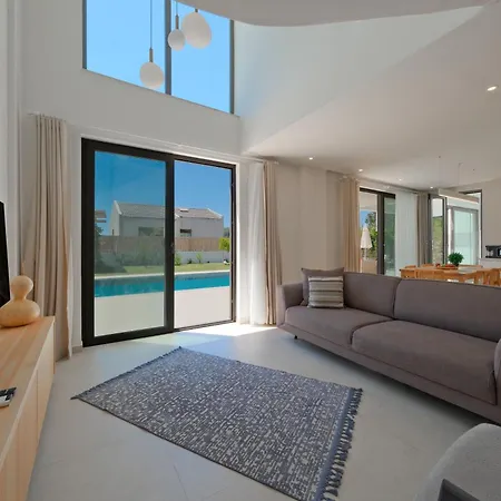 וילה Ion Indoor Heated Pool, Sauna, Jacuzzi, Underfloor Heating System