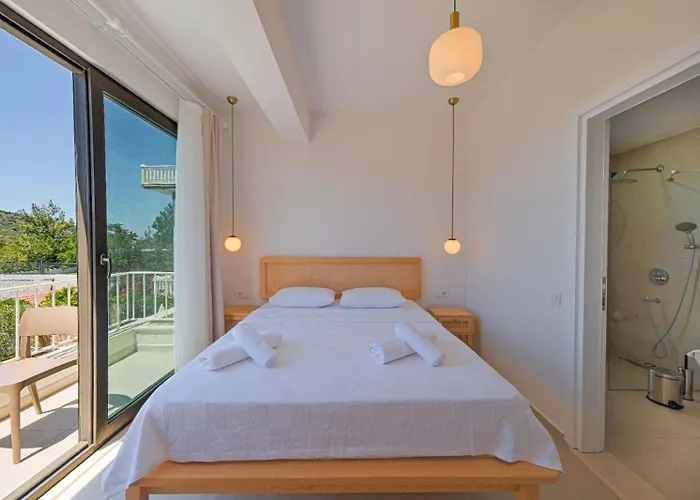 Ion Indoor Heated Pool, Sauna, Jacuzzi, Underfloor Heating System פאטהיה