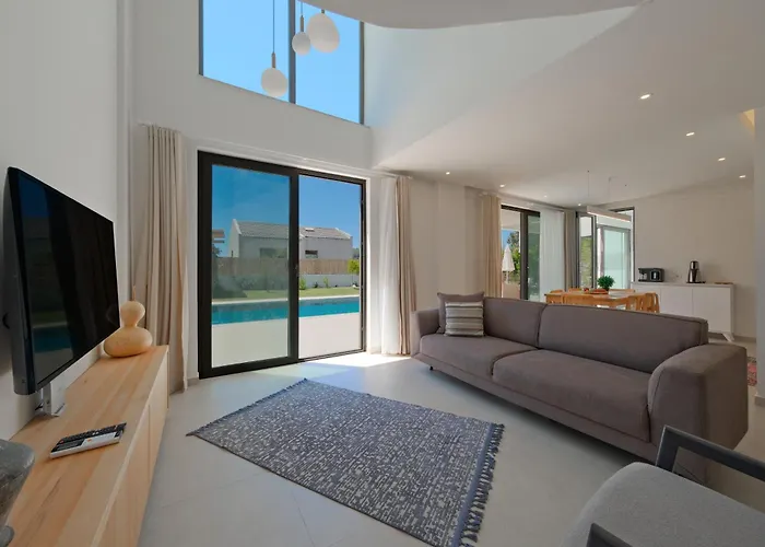 Villa Ion Indoor Heated Pool, Sauna, Jacuzzi, Underfloor Heating System